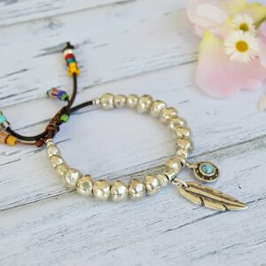 Adjustable leather ans silver plaqued zamak bracelet with feather charm