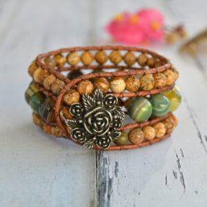 Bracelet large avec pierres d'agate verte et jaspe bois marron de style bohème